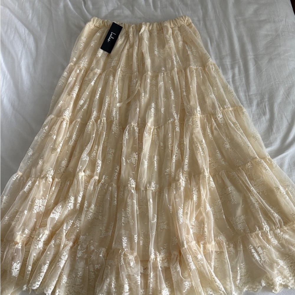 Lulus lace skirt
